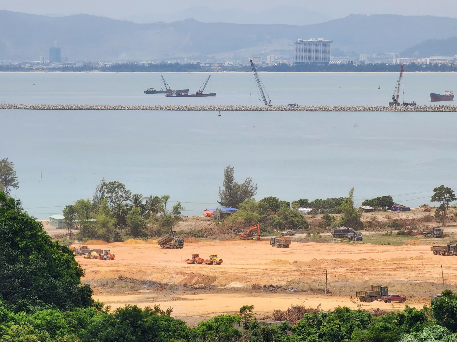 thi-cong-ha-tang-duong-noi-khu-vinhomes-lang-van-2